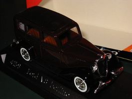Ford V8 berline * Solido 1:43