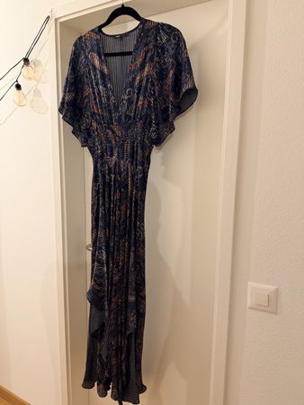 Maje Kleid Gr. 2 (M) gemustert, fliessend, elegant für Anläs