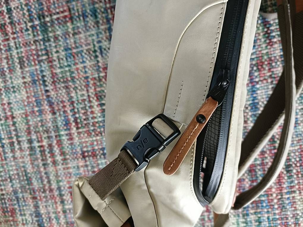 Aunts & Uncles Zaini: Aunts & Uncles Japan Tokio Dust Rucksack – Usato da Langenthal venduto da chliMo 1