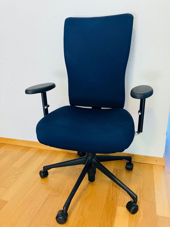 Vitra TChair Bürodrehstuhl Stoff in blau mit Armlehnen Kaufen auf