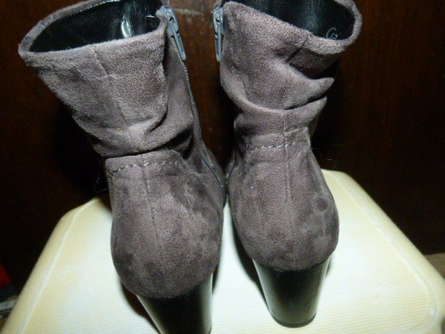 Gabor Scarpe da donna: Stiefeletten von Gabor, Gr. 6, grau Velours – Usato da Nunningen venduto da Fashion-Ave51 1