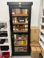 Schwarzer Zigarren Hoch-Schrank mit Glastüre, Höhe=180cm
