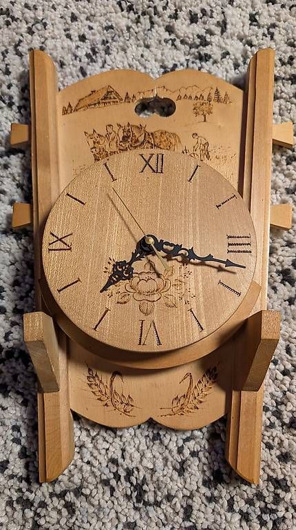 Uhren: Holzräfuhr mit Gravur – Gebraucht aus Langnau i. E. von blu_7xhw