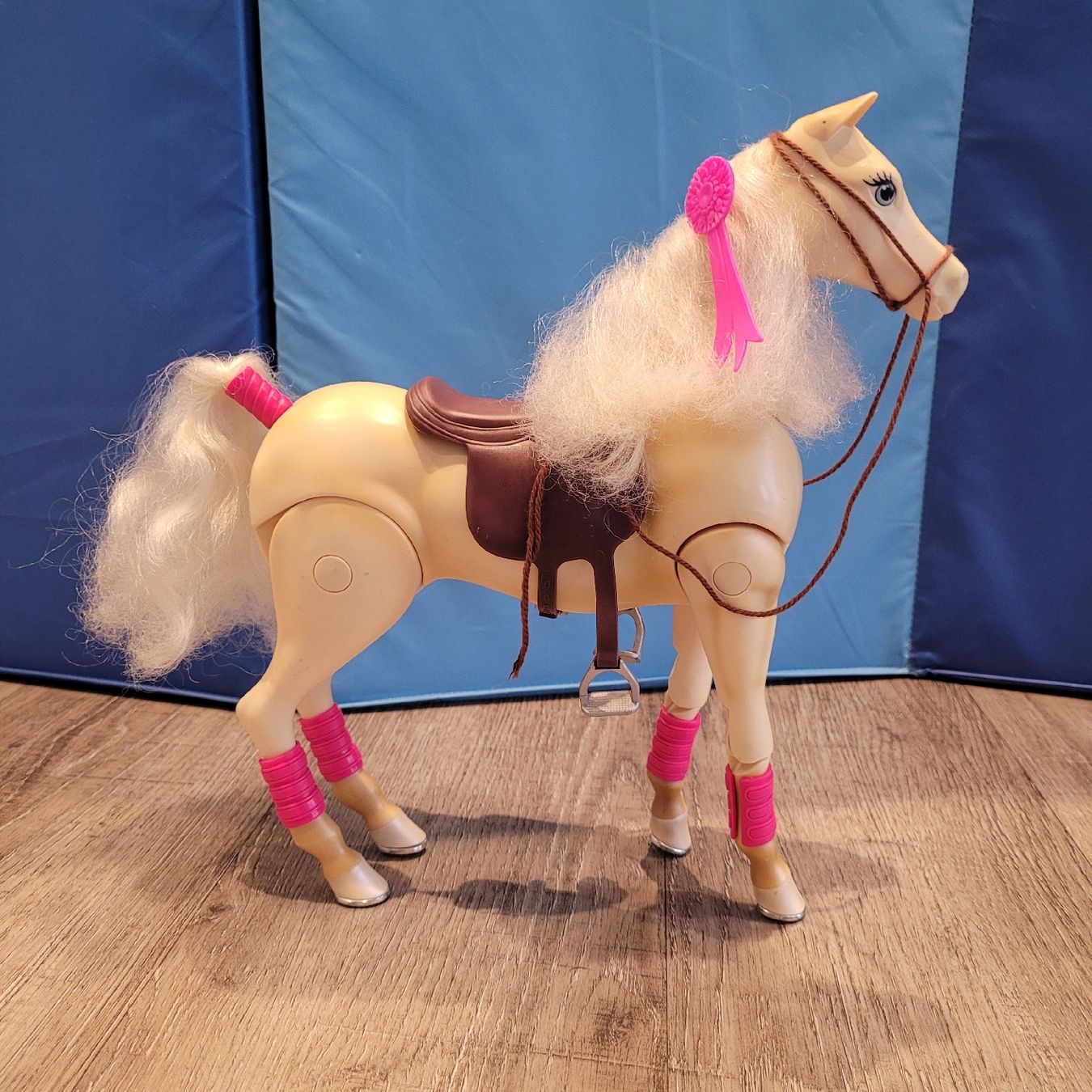 Spielzeuge: Barbie Pferd Tawny Springpferd – Gebraucht aus Niederbuchsiten von klengyel 1