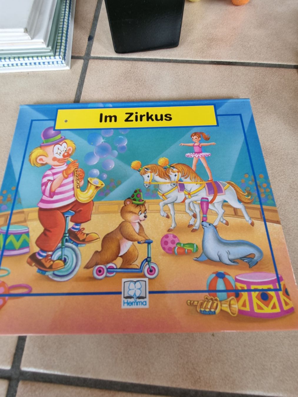 Libri: Altes Pop up Kinderkurs Zirkus – Usato da Beckenried venduto da lou_two