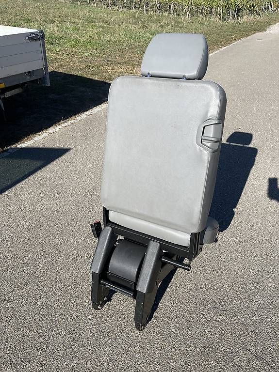 Toutes les pièces auto: VW T5 Sitz – D'occasion à Berg am Irchel par Hookah96 3