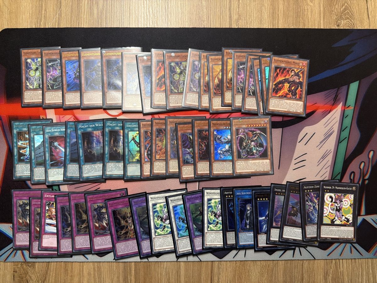 Yugioh Carte collezionabili: Yu-Gi-Oh! 53 Karten – "Elementsäbel und weitere" – Usato da Arbon venduto da ids