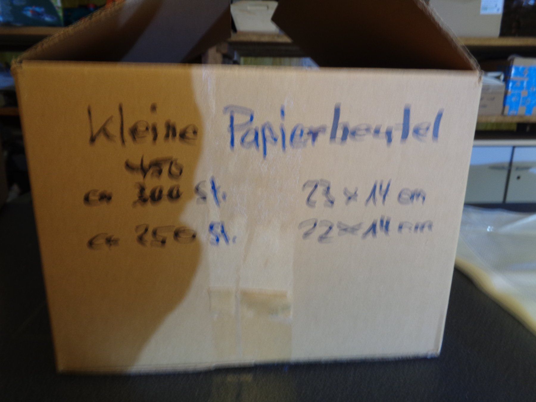 Carta: Papierbeutel, 700 Stück 23 x 14 cm – Usato da Termen venduto da Zofingia01 2
