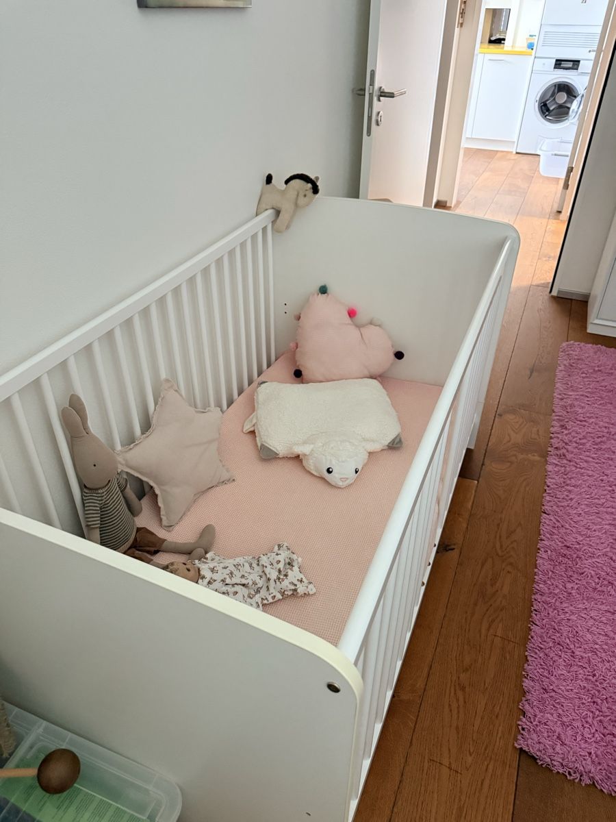 Lits: Babybett mit Matratze – D'occasion à Buchrain par Ice_and_Cream