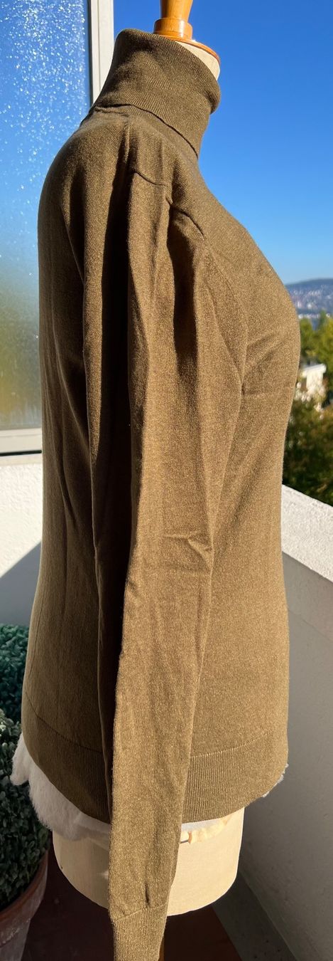 Maglioni & Felpe: Rollkragenpullover Massimo Dutti oliv – Usato da Kilchberg ZH venduto da jul_d2j2 2