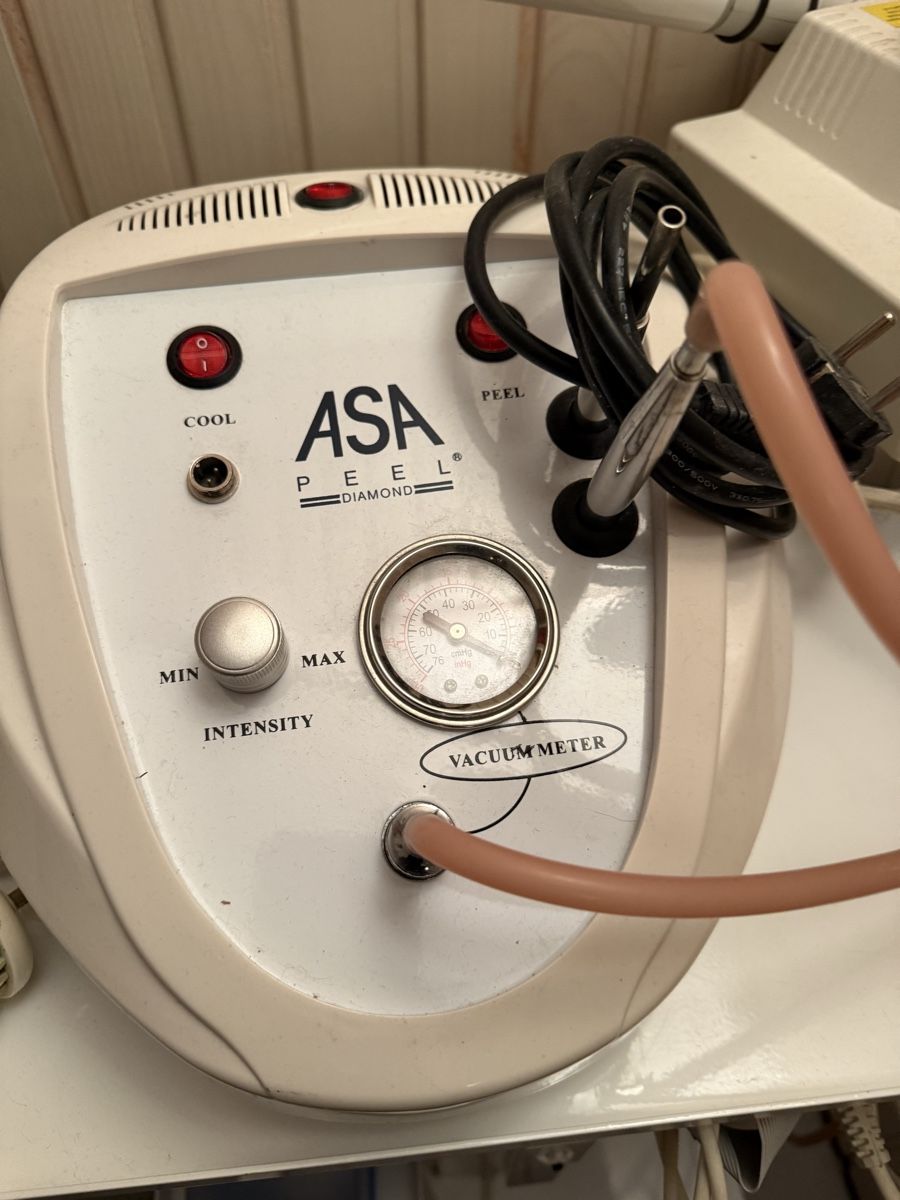Appareils médicaux: ASA Peel Diamond - Professionelles Microdermabrasionsgerät – D'occasion à Bottighofen par inf_988w