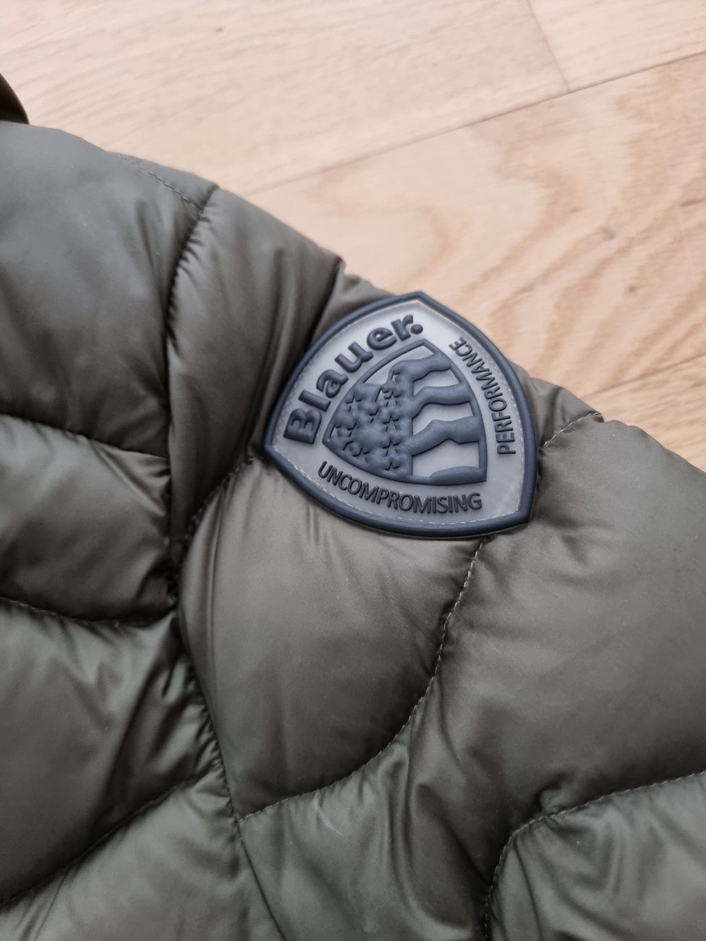 Jacken: Blauer Daunenjacke Gr. M – Gebraucht aus Lachen SZ von Moniquen 2