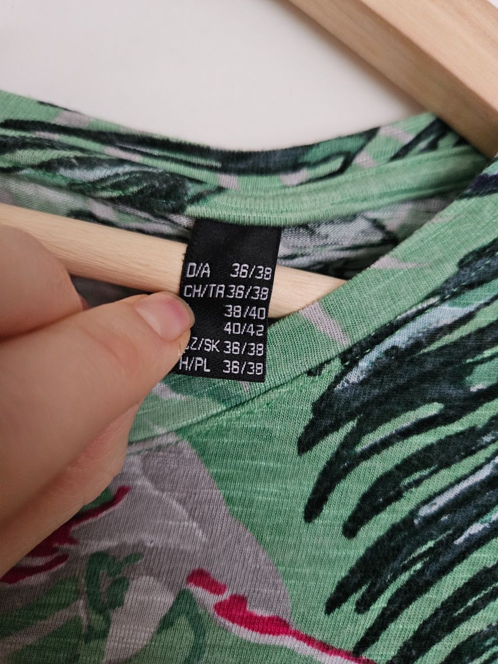 T-shirt: Grünes T-Shirt Gr.36/38 – Usato da Schaffhausen venduto da sabrina915 2