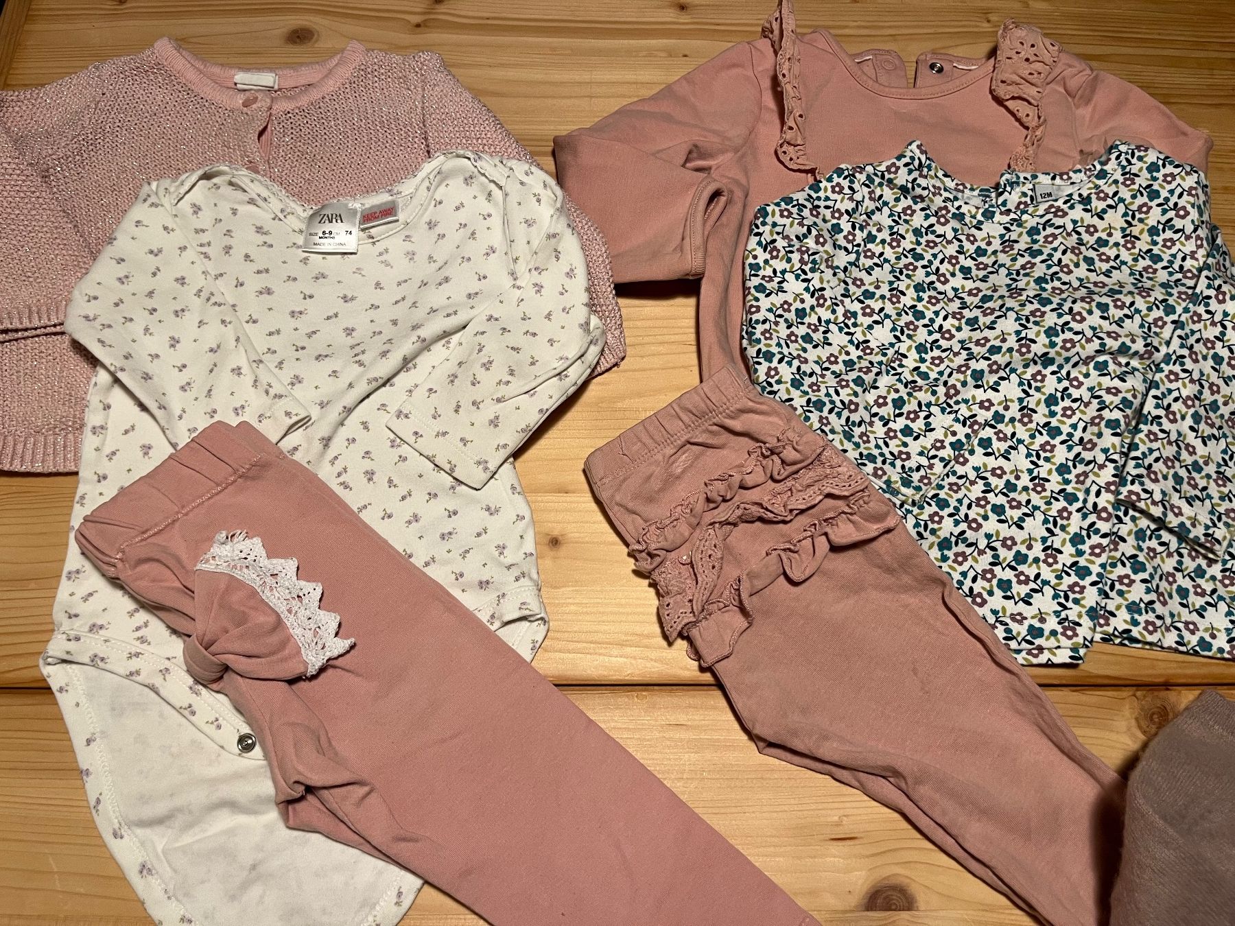 H&M Lotti & Set di vestiti: Großes Kleiderpaket Gr. 74 / 80 – Usato da Adelboden venduto da Jestil20 4