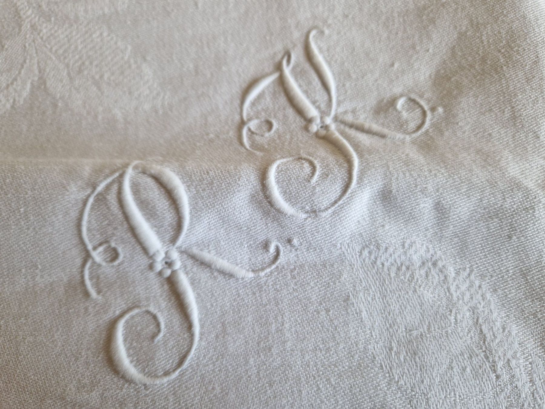 Altra biancheria da tavola: Tischdecke Leinendamast  Monogramm RK, 175x170cm – Usato da Bern venduto da Antikbatik 1