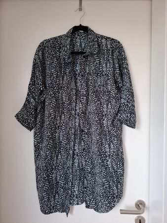 Lange Bluse mit Print / Long blouse with print