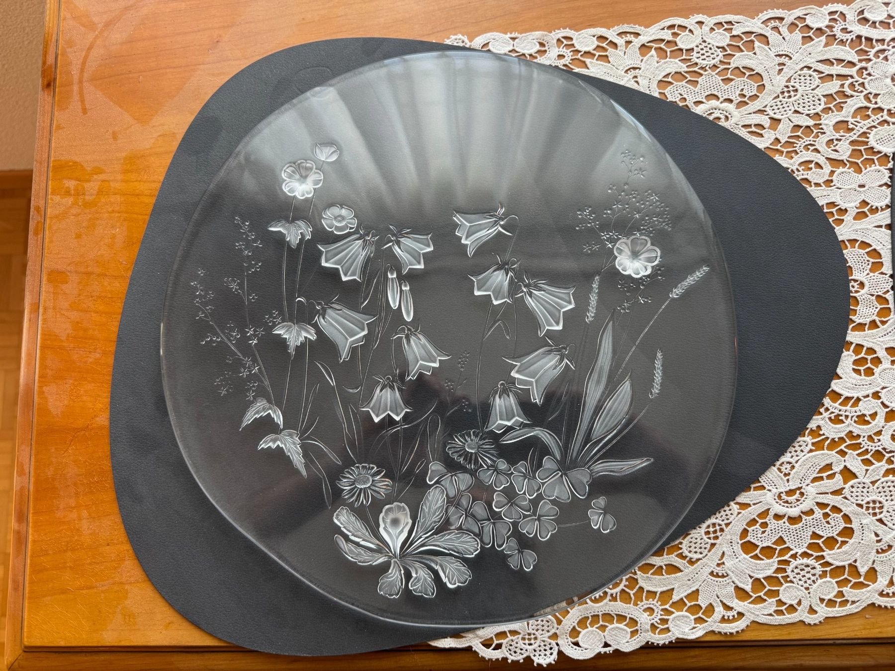 Piatti di portata: Glasplatte mit Blumenmotiv, Durchmesser ca. 33 cm – Usato da Gais venduto da mmu_bl6k