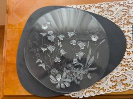 Glasplatte mit Blumenmotiv, Durchmesser ca. 33 cm