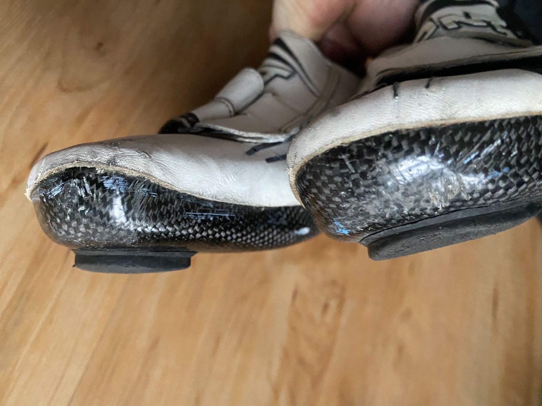 Herrenschuhe: Bont veloschuhe carbon 42 rennrad – Gebraucht aus Appenzell von classiccyclingkits 1