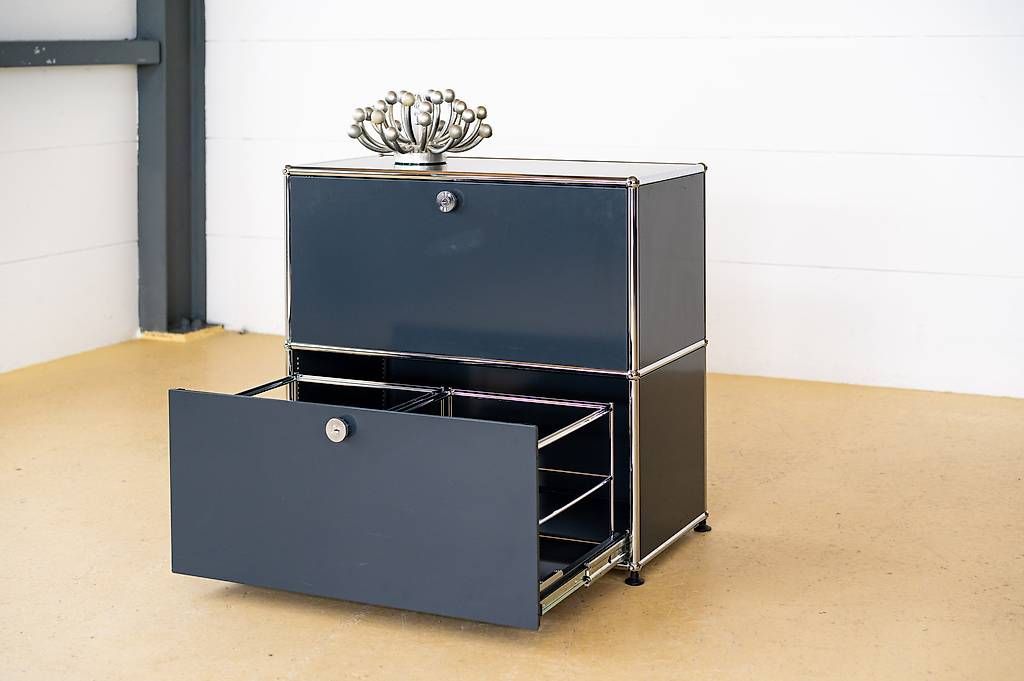 USM Scaffali: USM Sideboard in Anthrazitgrau, neuwertig! – Usato da Meinisberg venduto da atelier_TILIJA 2