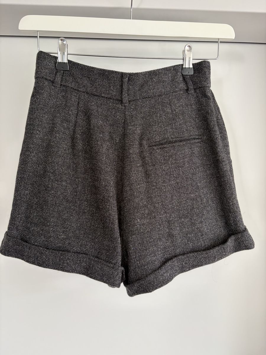 Sezane Pantaloni: Sézane Shorts Wallace grau anthrazit Gr. 36 – Nuovo (secondo la descrizione) da Zürich venduto da giuliak 2