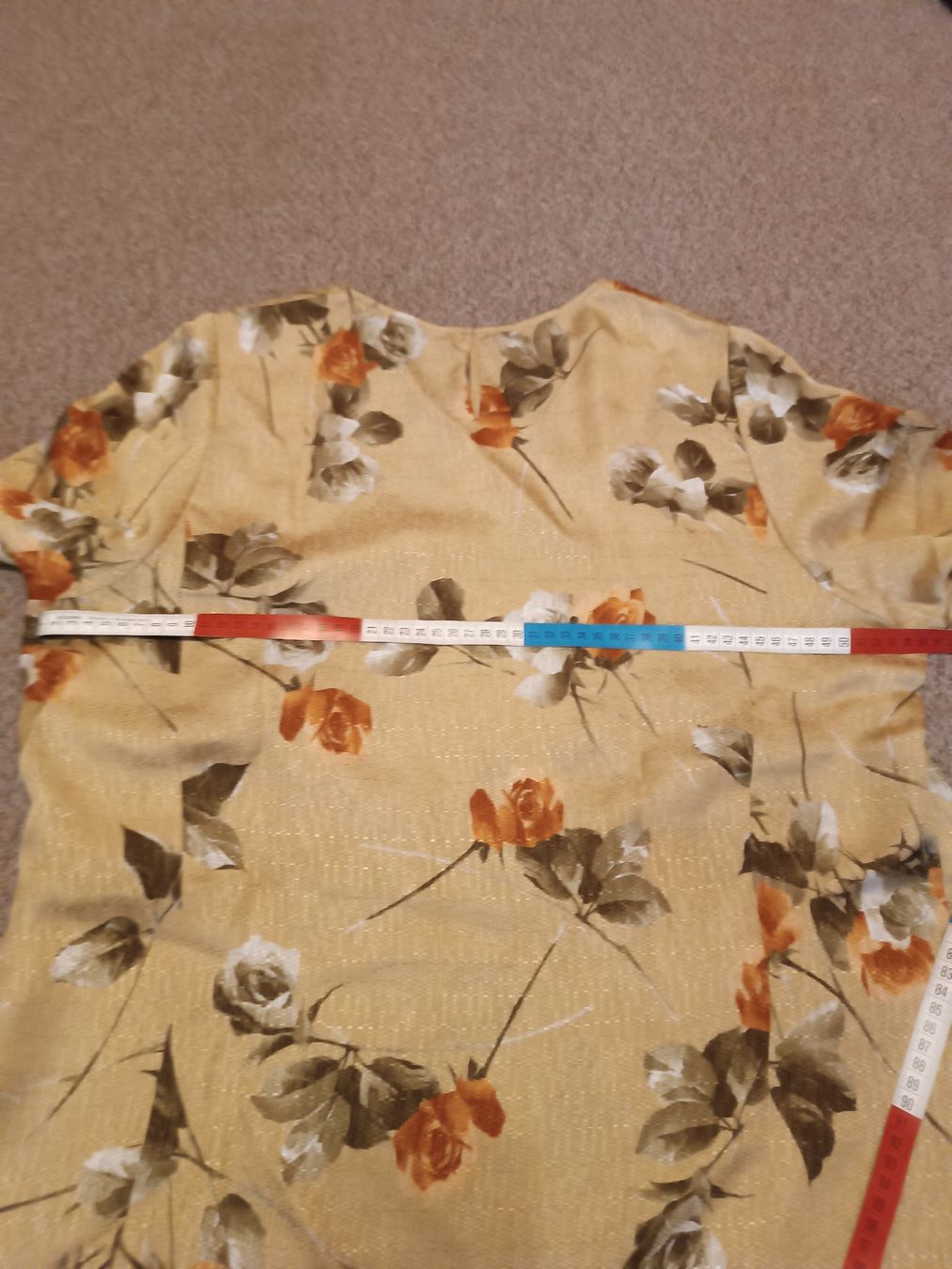 Top: Seiden Top beige mit Rosen – Nuovo (secondo la descrizione) da Horn venduto da sonjamenzi 5