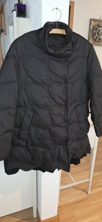 Schwarze Daunen kurz Mantel Grösse M Oversize NEU