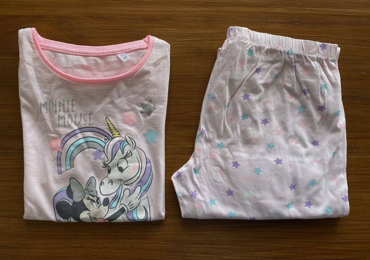 C&A Pigiama & Simili: Minnie Mouse/Einhorn Pyjama - Grösse 140 – Usato da Urdorf venduto da Bets4