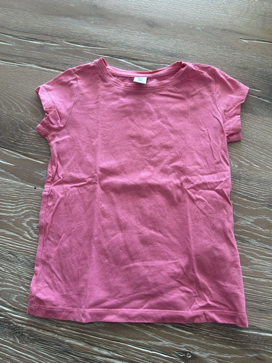 H&M Blusen, T-Shirts & Tops: Rosa Mädchen Shirts Gr. 98 mit Cap!🍭🍬🍬 – Gebraucht aus Safenwil von Whoopie1 5