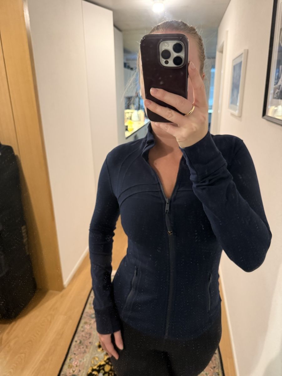 Lululemon Jacken: Lululemon Define Navy Jacket – Gebraucht aus Bottmingen von Itsclaire 1