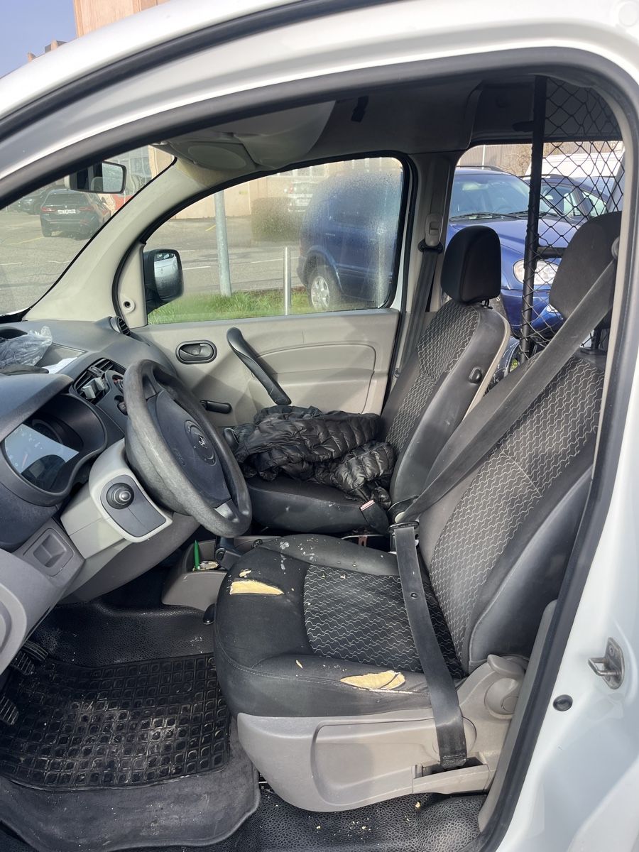 Renault Veicoli commerciali: White Renault Kangoo Van, Good Condition, Make Offer! – Usato da Neuchâtel venduto da rye_yyh2 1
