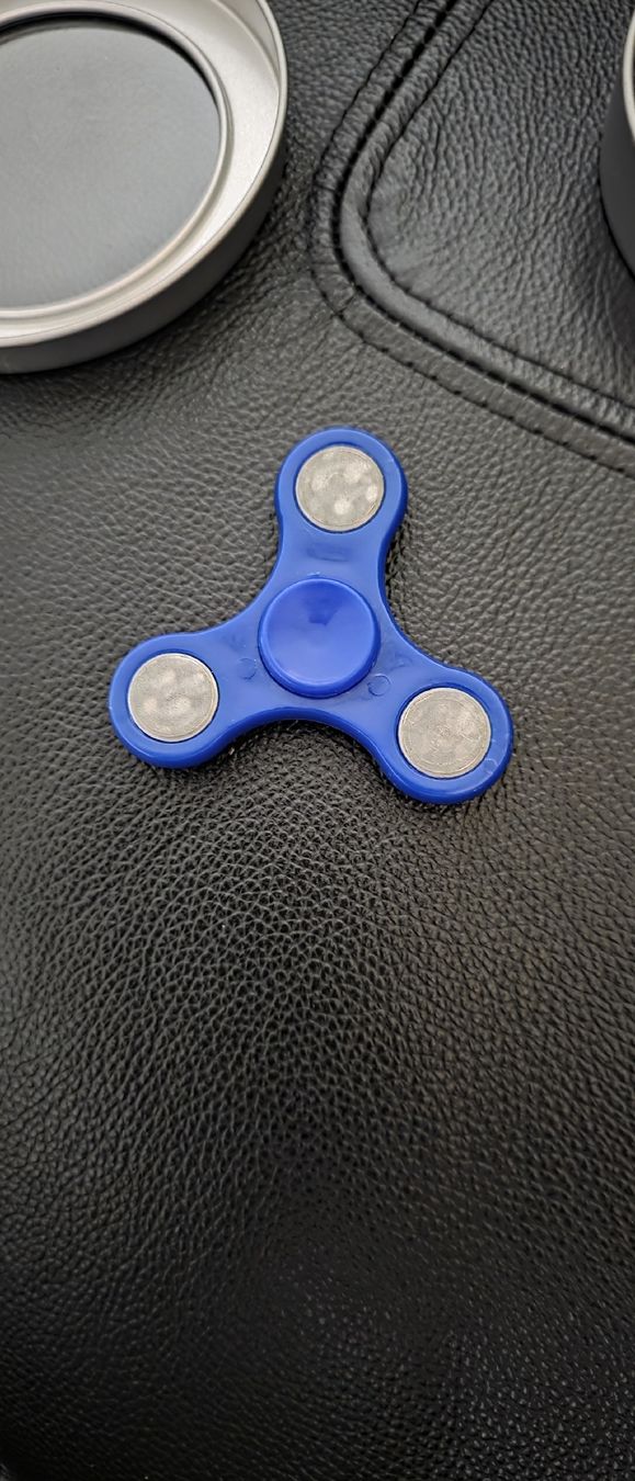 Jouets: Fidget spinner 2 Stück – D'occasion à Ellikon an der Thur par Ribbeli 3