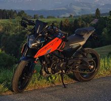 KTM Duke 125 Jg. 2024 mit Kurven ABS