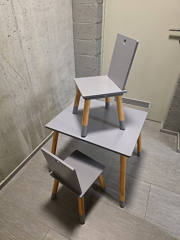 Set de table et chaises: Kindertische + Stühle Set – D'occasion à Landquart par shimmy92