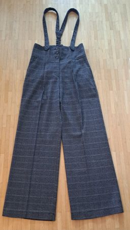 Elégant pantalon à bretelles