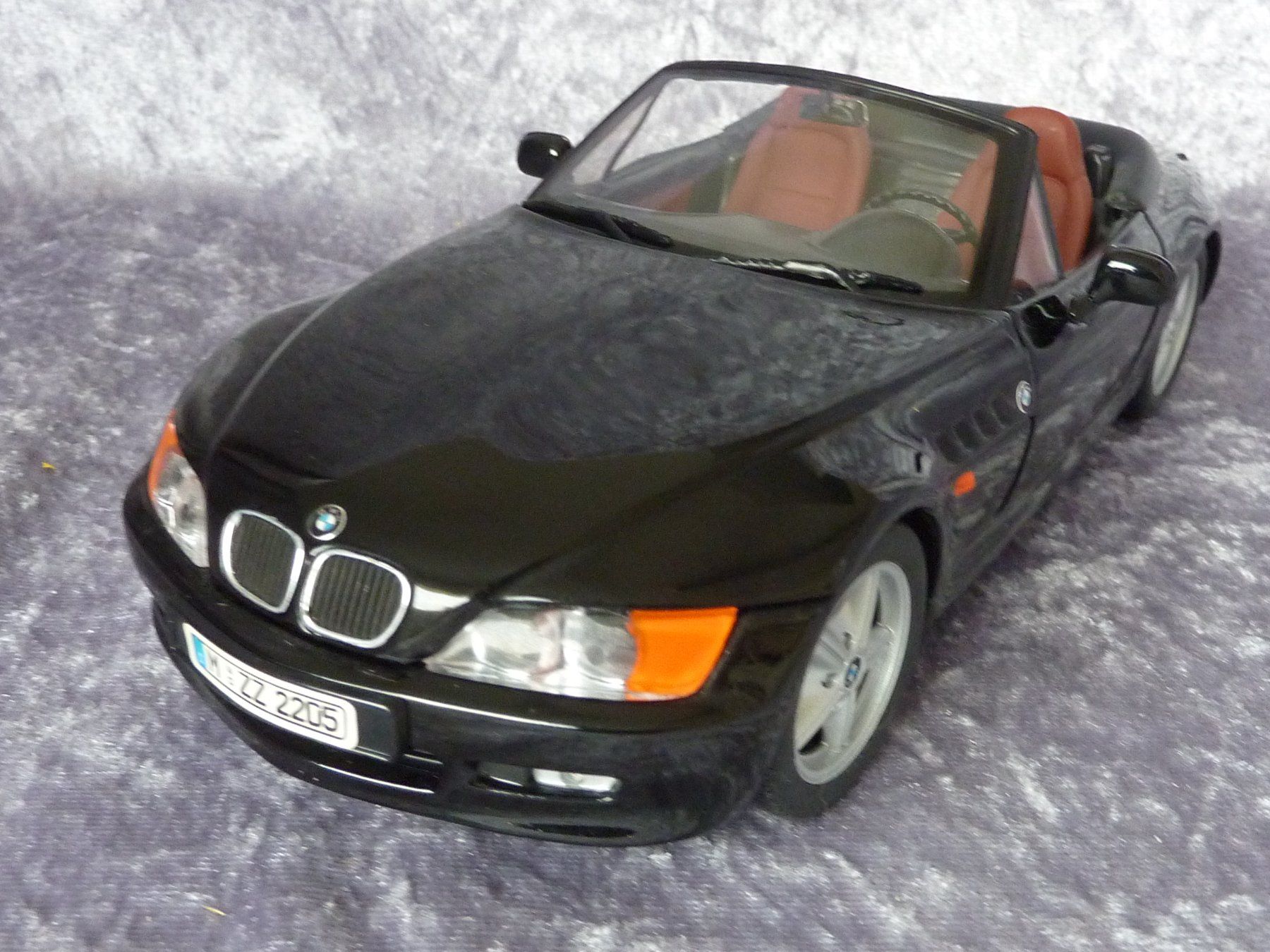 UT Models Modellini d'auto: BMW Z3 Roadster 1:18 – Nuovo (secondo la descrizione) da Dürrenäsch venduto da modellautos4you 1