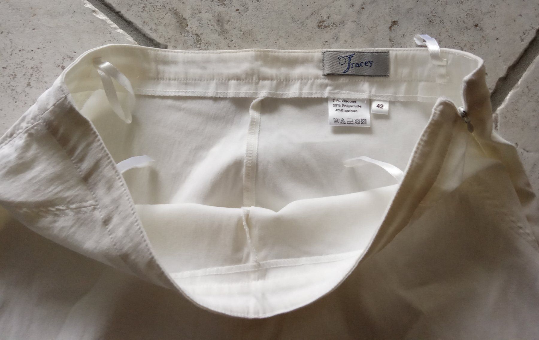Pantaloni: Sommerhose Tracey weiss – Usato da Chur venduto da Rodanisa 3