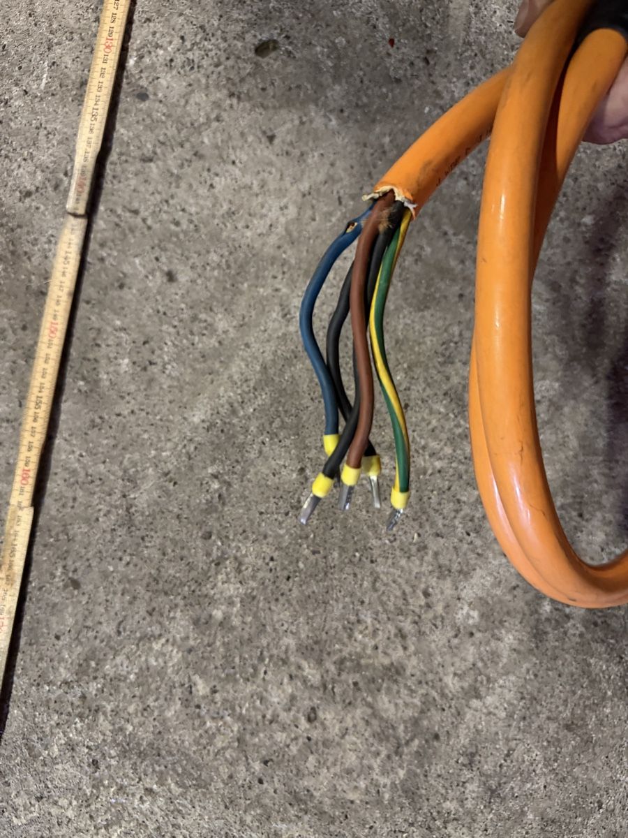 Câbles: Anschlusskabel 4m mit Stecker – D'occasion à Buonas par Topdown 2