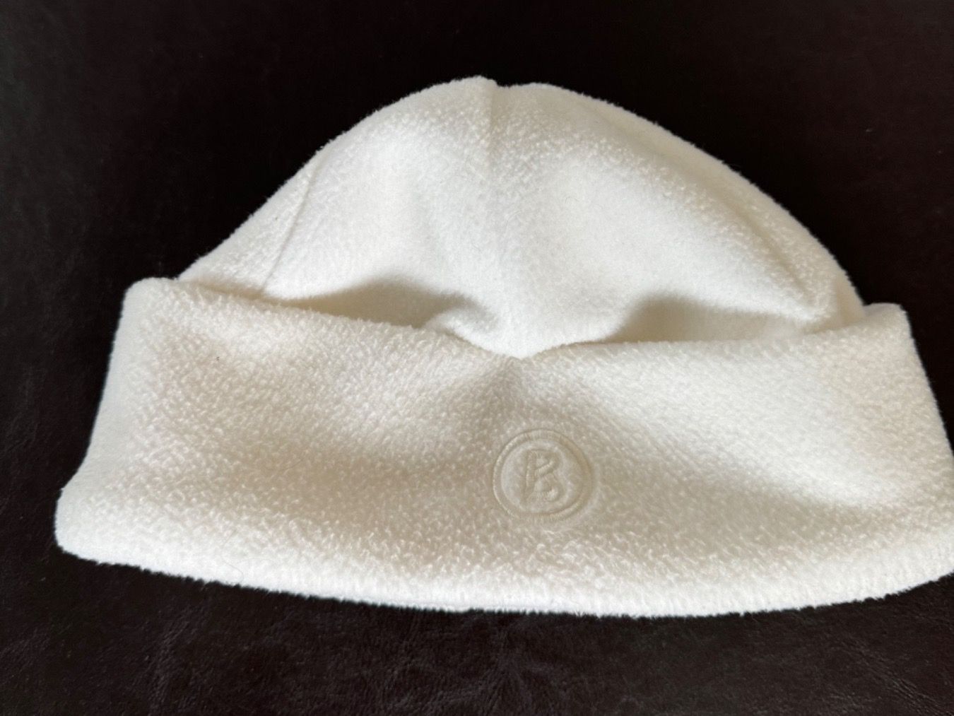 Bogner Copricapi, berretti & cappellini: Vintage Bogner Mütze Weiss – Usato da Trélex venduto da stripedthrift