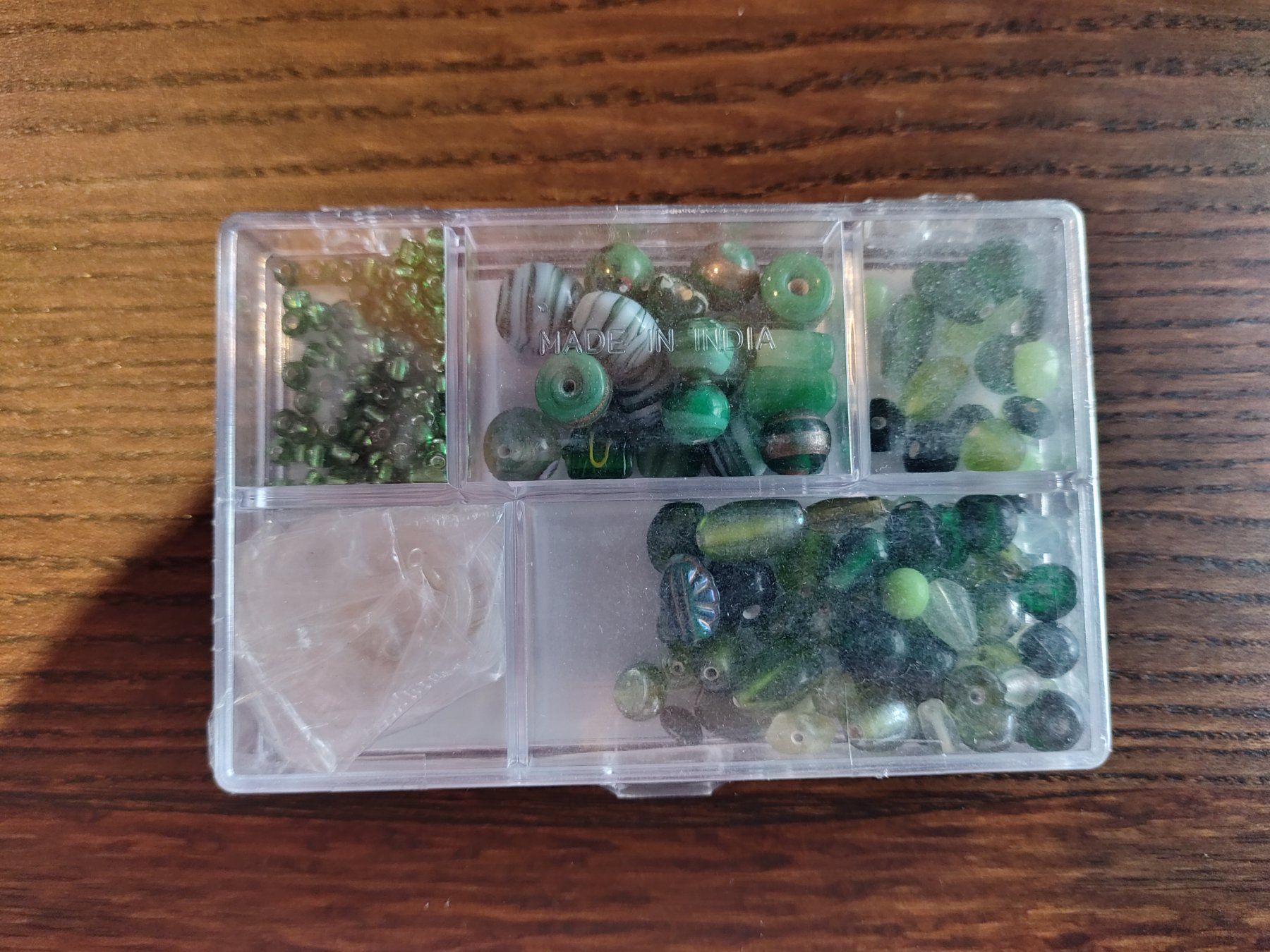 Perle (finte): Sortimentsbox Glasperlen beads 11,5 x 7,5 x 2,5 cm grün – Nuovo e nell'imballaggio originale da Thalwil venduto da ersteigerer 1