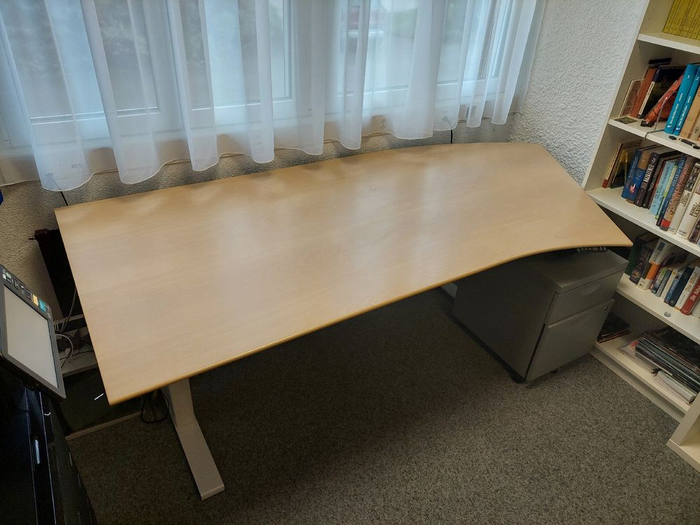 Scrivanie: Schöner Schreibtisch, elektrisch höhenverstellbar, gebraucht – Usato da Sumiswald venduto da JaelRoost 2