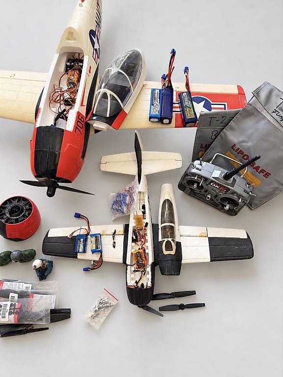 Modellbausätze & Standmodelle: kit de modélisme , 3 Avions,divers matériel – Gebraucht aus Corcelles-Chavorn von agn_5x85
