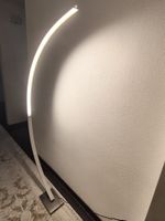 Elegante Bogenlampe, neuwertig - Perfekt füs Wohnzimmer!