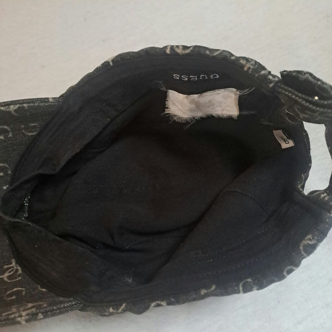 Guess Autres vêtements & accessoires: Cap Guess – D'occasion à vordemwald par Zopf0 3