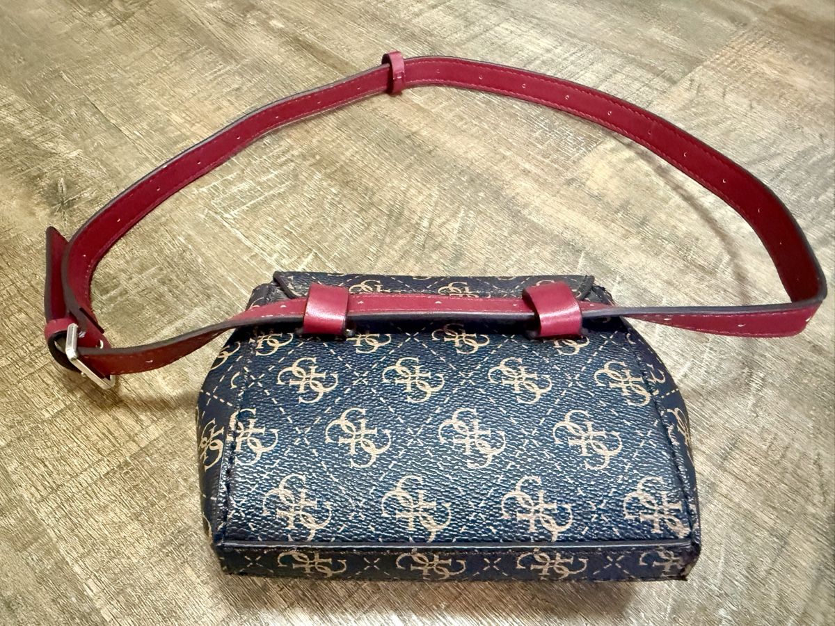 Guess Borse da donna: Guess Bauchtasche neuwertig  – Nuovo (secondo la descrizione) da Lachen SZ venduto da zsucard 2