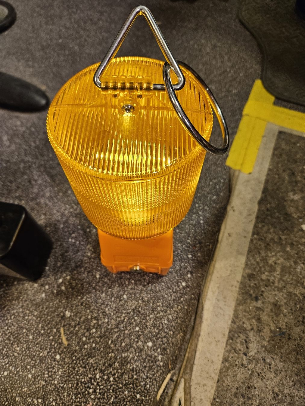 Lampade: Asphalt Warnleuchte mit Batterie , wenig benutzt. – Usato da Schaffhausen venduto da GreenApple212 1
