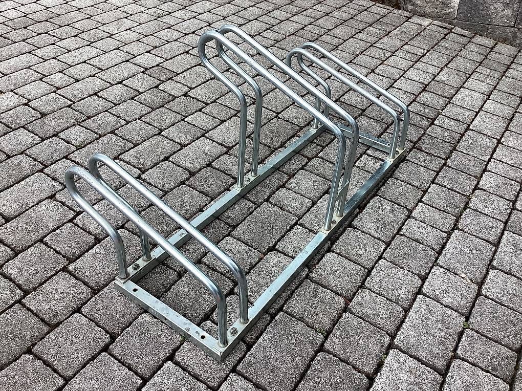 Hometrainer: Rastrelliera per 3 biciclette  – Gebraucht aus Melano von pie_wx5l