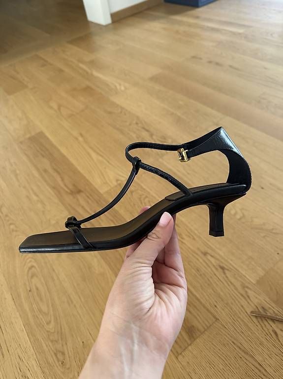 Scarpe da donna: Massimo Dutti sandals New 38 – Usato da Wallisellen venduto da Marij1986 1
