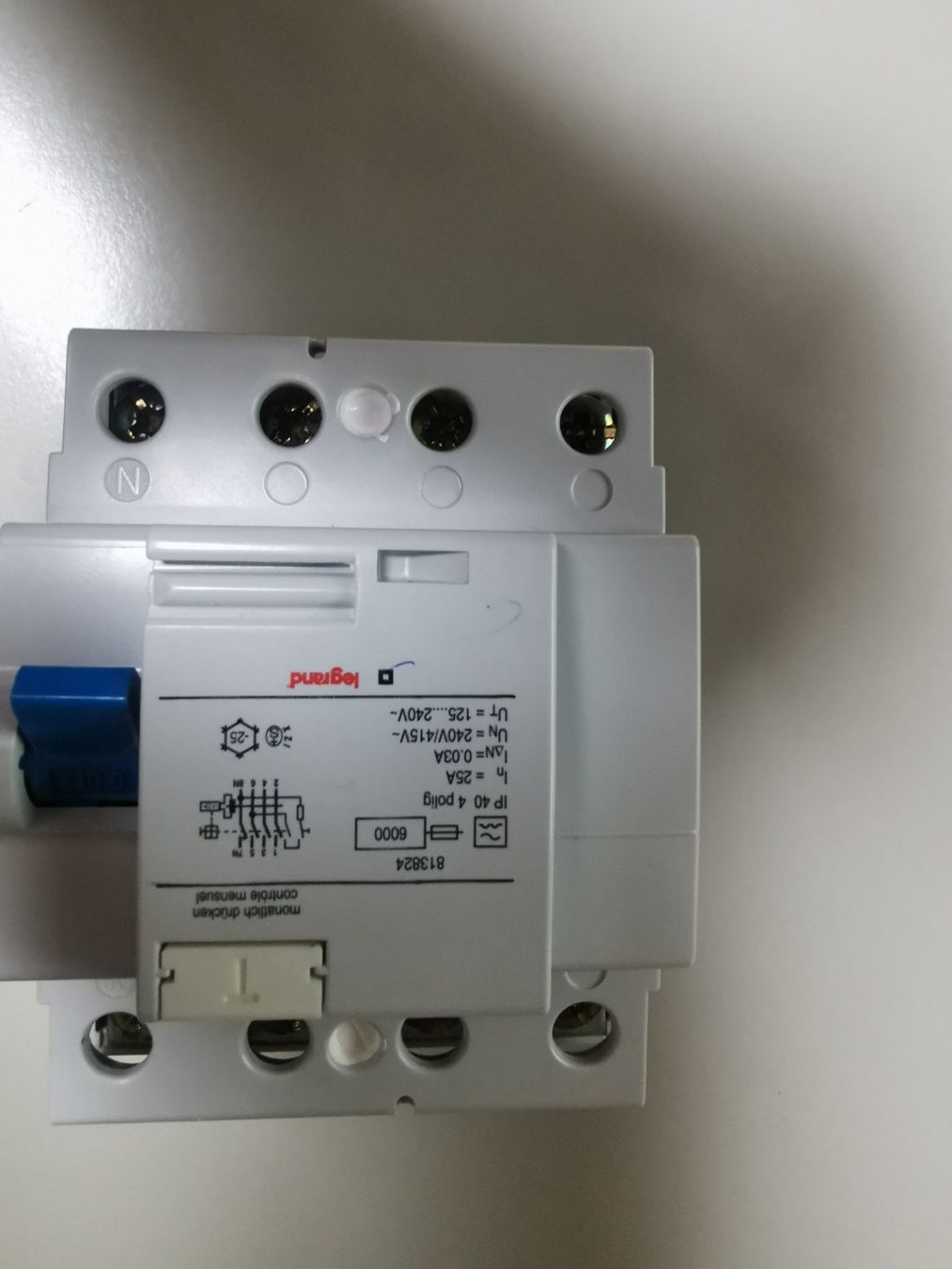 Legrand Interruttori: Legrand FI-Schutzschalter 4P 25A 30mA neu – Nuovo e nell'imballaggio originale da Bauma venduto da Baumgartner04