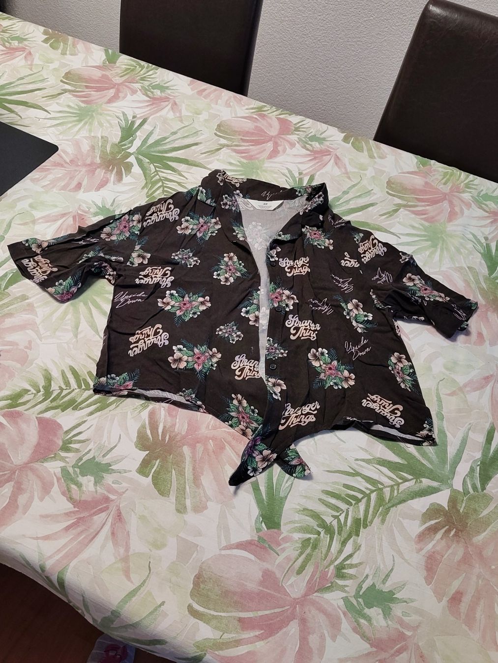 H&M Camicette, T-shirt & Top: Bluse von H&M Gr. 170 (Stranger Things) – Usato da Brüttisellen venduto da kikaninchen79 1